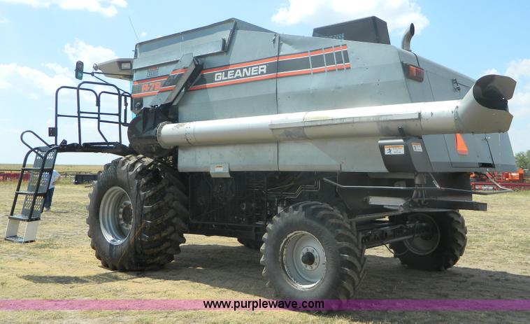 image for item B3798 1997 Gleaner R-72 combine