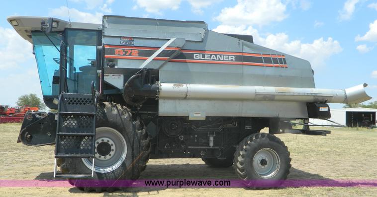 image for item B3798 1997 Gleaner R-72 combine