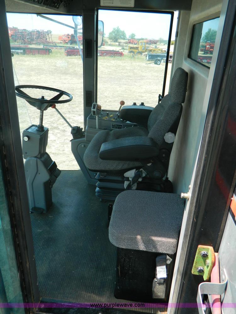 image for item B3798 1997 Gleaner R-72 combine