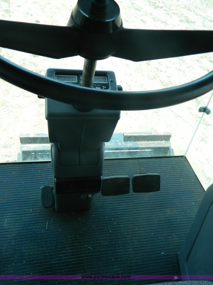 image for item B3798 1997 Gleaner R-72 combine