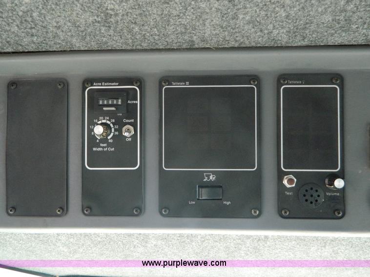 image for item B3798 1997 Gleaner R-72 combine