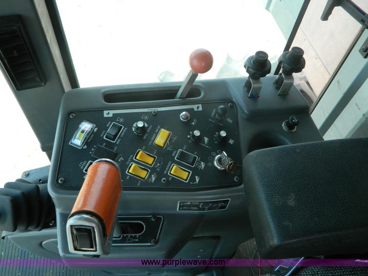 image for item B3798 1997 Gleaner R-72 combine