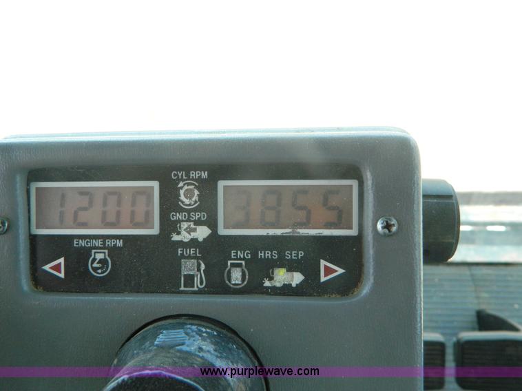 image for item B3798 1997 Gleaner R-72 combine