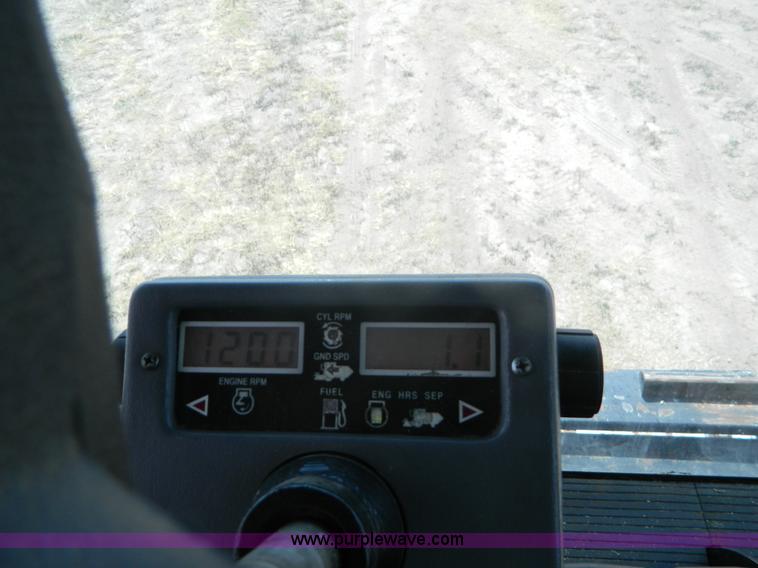 image for item B3798 1997 Gleaner R-72 combine