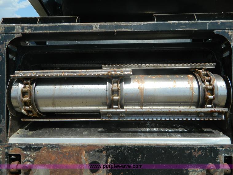 image for item B3798 1997 Gleaner R-72 combine