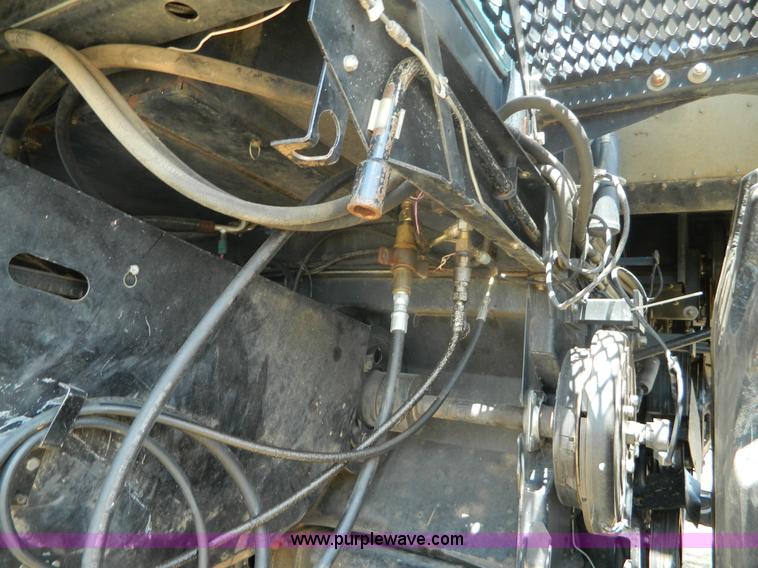 image for item B3798 1997 Gleaner R-72 combine