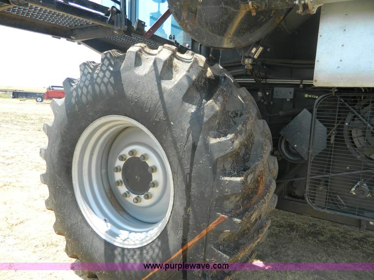 image for item B3798 1997 Gleaner R-72 combine