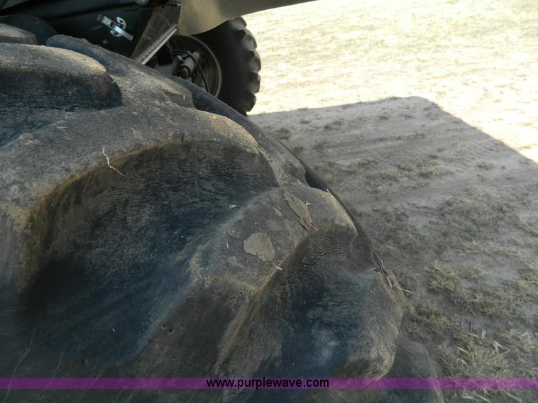 image for item B3798 1997 Gleaner R-72 combine