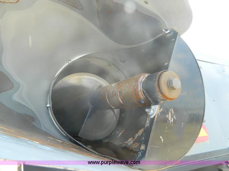 image for item B3798 1997 Gleaner R-72 combine