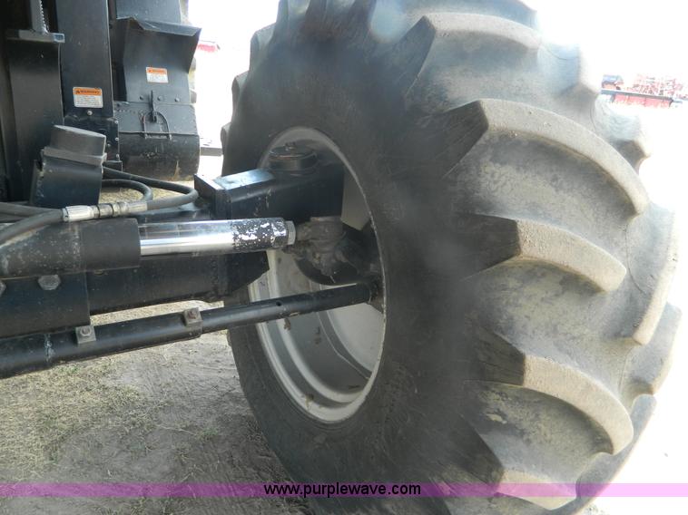 image for item B3798 1997 Gleaner R-72 combine