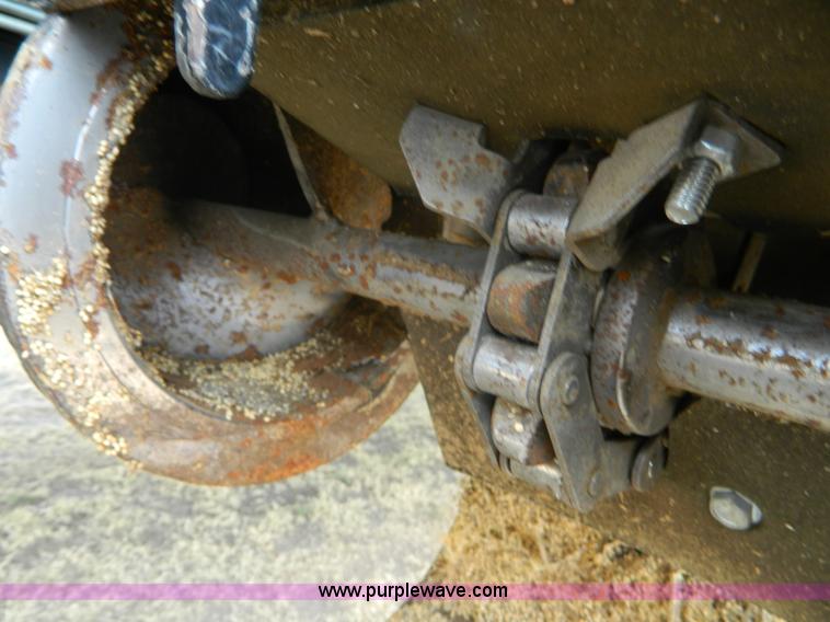 image for item B3798 1997 Gleaner R-72 combine