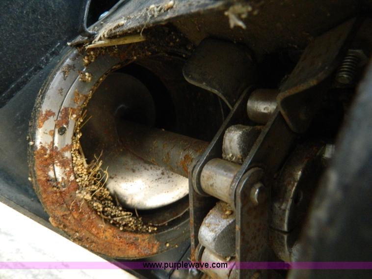 image for item B3798 1997 Gleaner R-72 combine