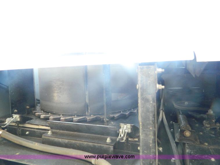 image for item B3798 1997 Gleaner R-72 combine