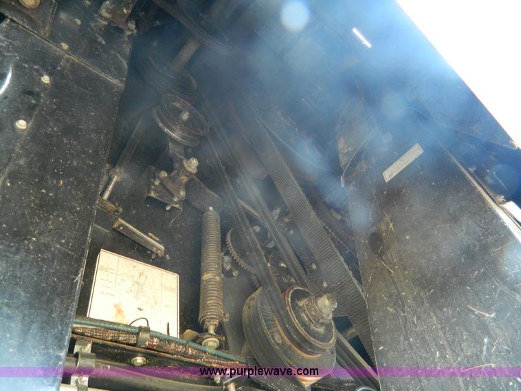 image for item B3798 1997 Gleaner R-72 combine