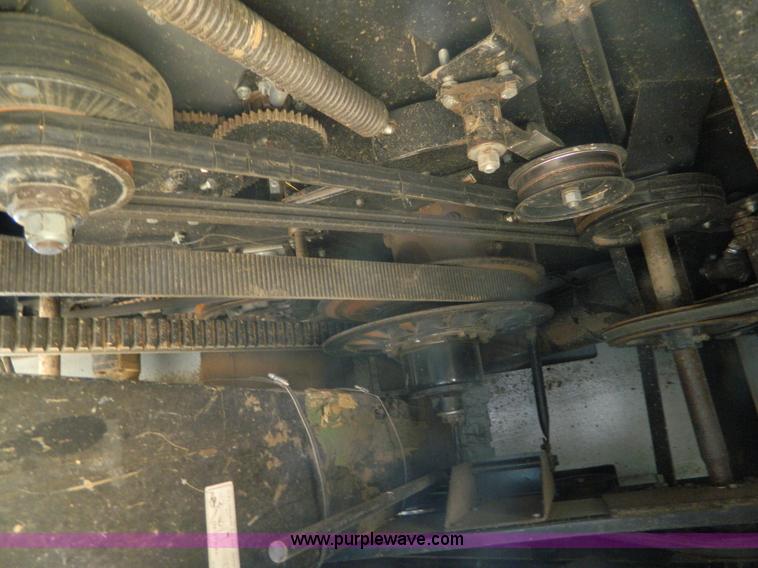 image for item B3798 1997 Gleaner R-72 combine