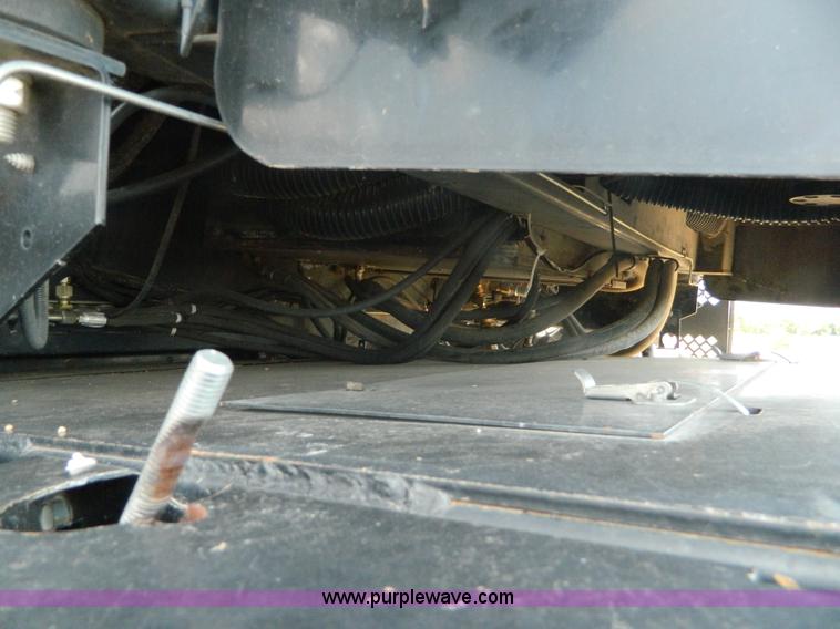 image for item B3798 1997 Gleaner R-72 combine