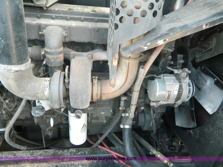 image for item B3798 1997 Gleaner R-72 combine