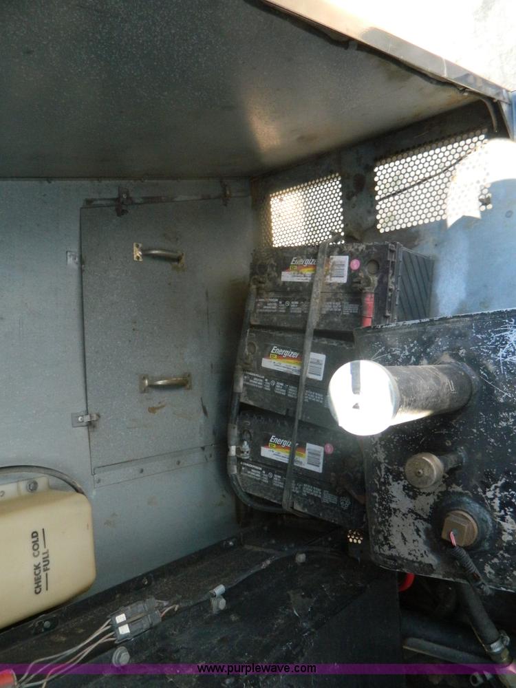 image for item B3798 1997 Gleaner R-72 combine