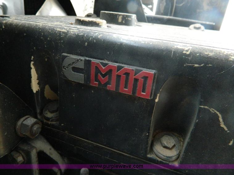 image for item B3798 1997 Gleaner R-72 combine