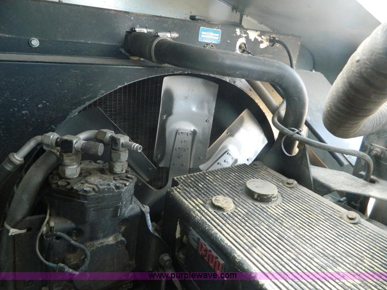 image for item B3798 1997 Gleaner R-72 combine