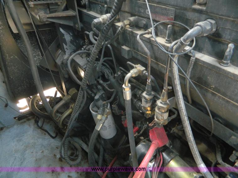 image for item B3798 1997 Gleaner R-72 combine