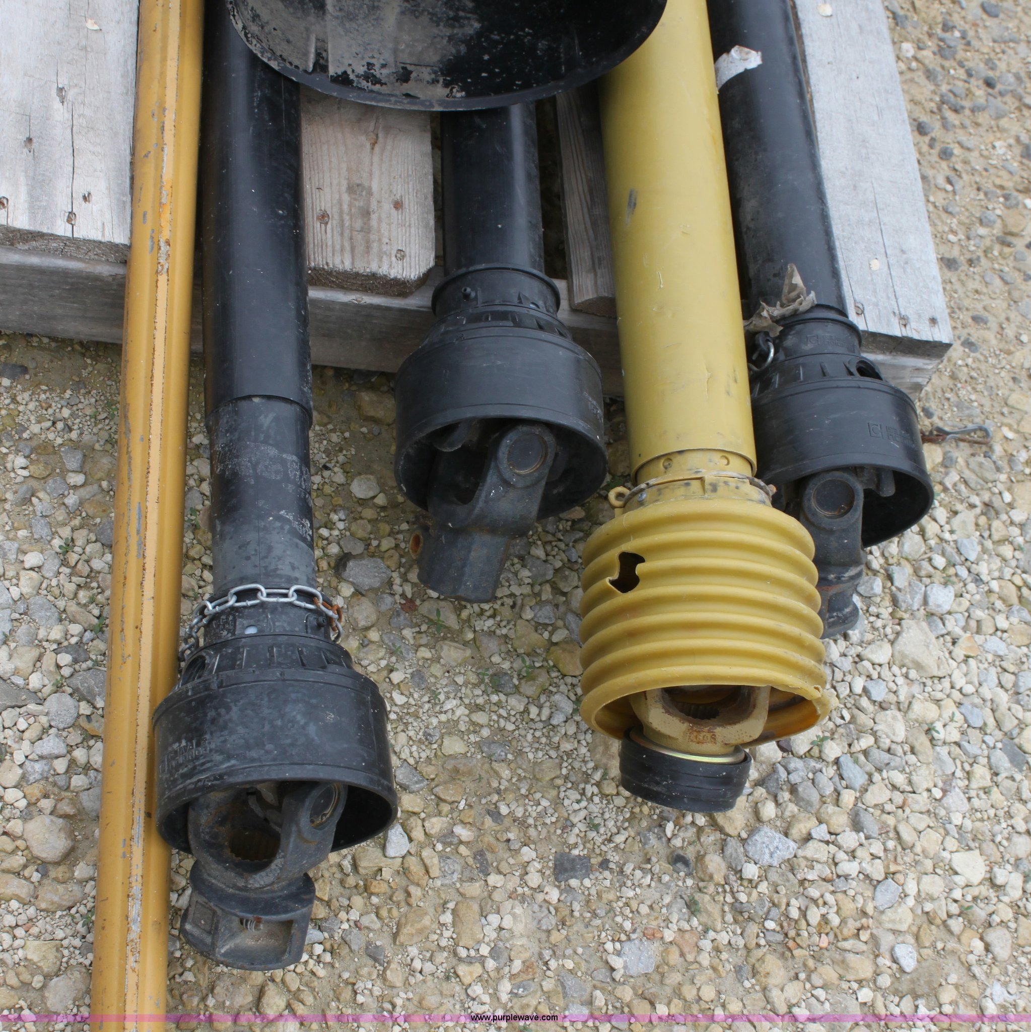 Assorted drive line components in Hesston, KS | Item D7767 sold ...