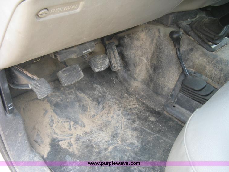 image for item A6451 1999 Ford F250 Super Duty extended cab pickup truck