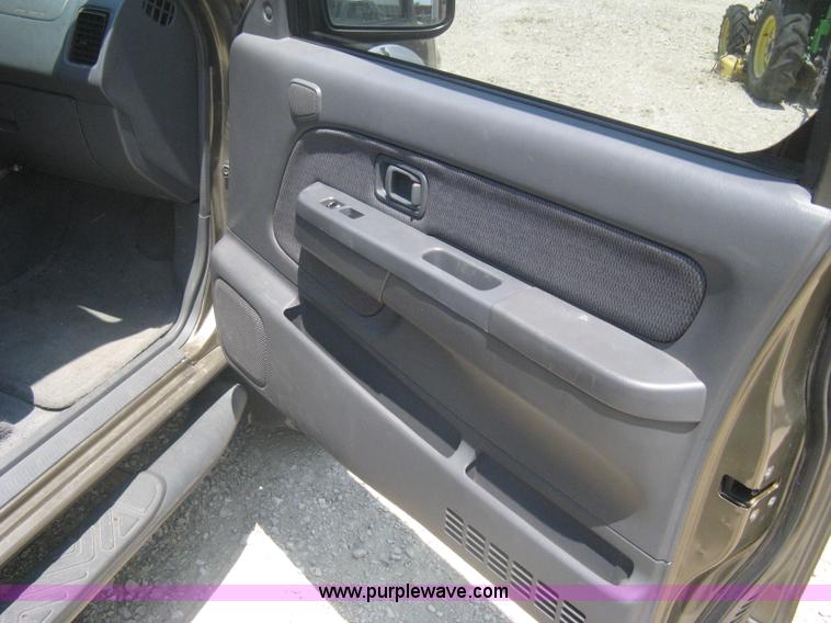 image for item A6459 2001 Nissan Frontier XE crew cab pickup truck