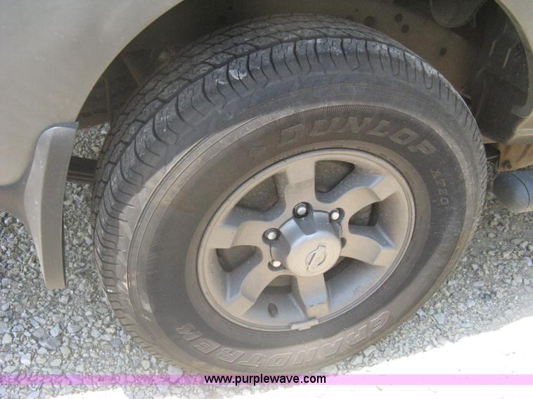 image for item A6459 2001 Nissan Frontier XE crew cab pickup truck