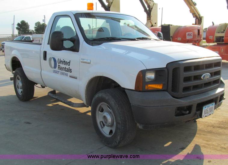 image for item A8409 2005 Ford F350 XL Super Duty pickup truck