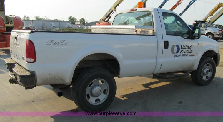 image for item A8409 2005 Ford F350 XL Super Duty pickup truck
