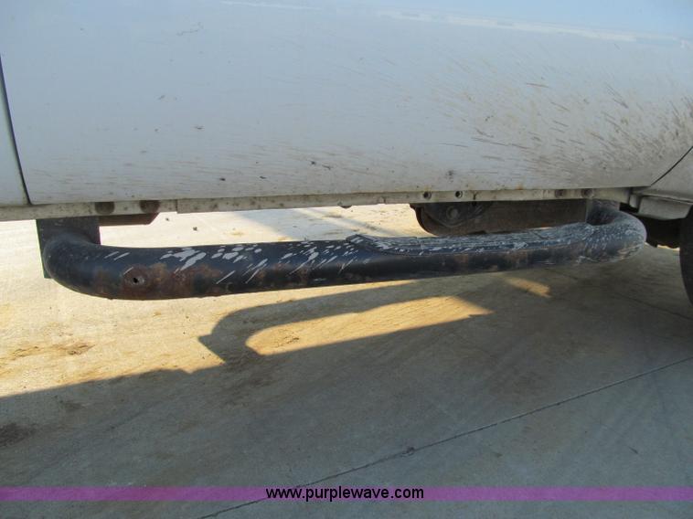 image for item A8409 2005 Ford F350 XL Super Duty pickup truck