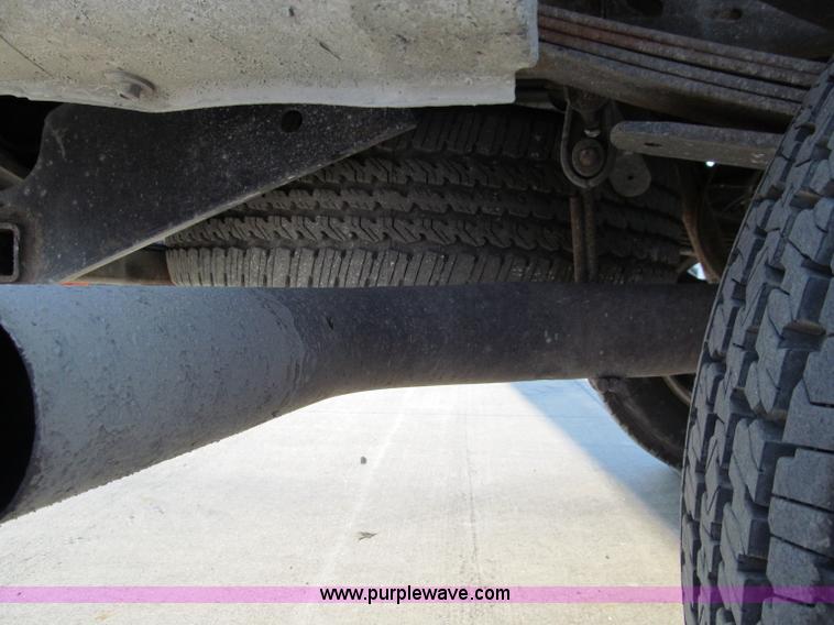 image for item A8409 2005 Ford F350 XL Super Duty pickup truck