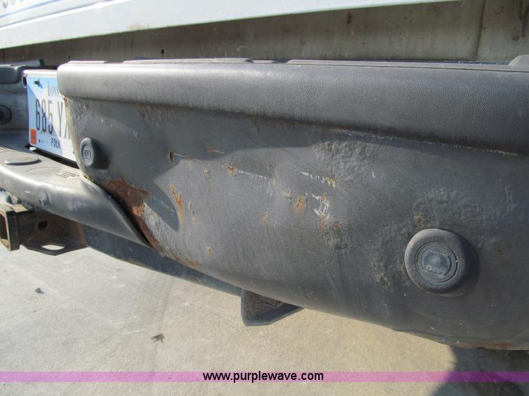 image for item A8409 2005 Ford F350 XL Super Duty pickup truck