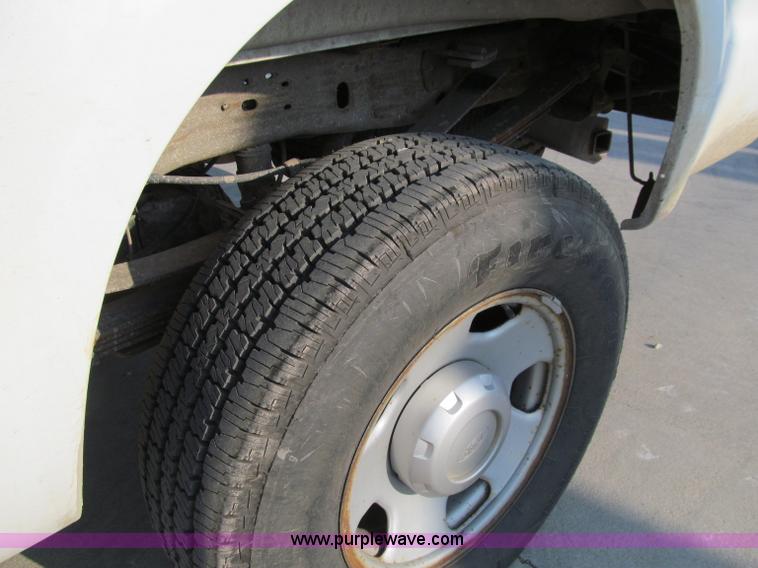 image for item A8409 2005 Ford F350 XL Super Duty pickup truck