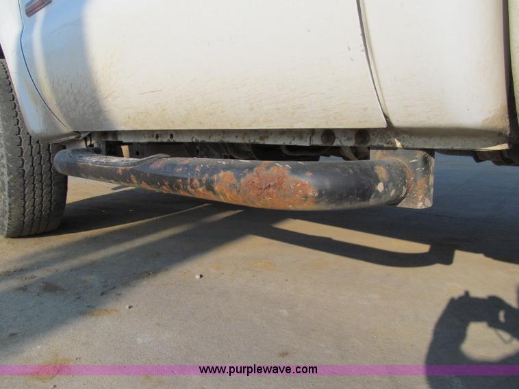 image for item A8409 2005 Ford F350 XL Super Duty pickup truck