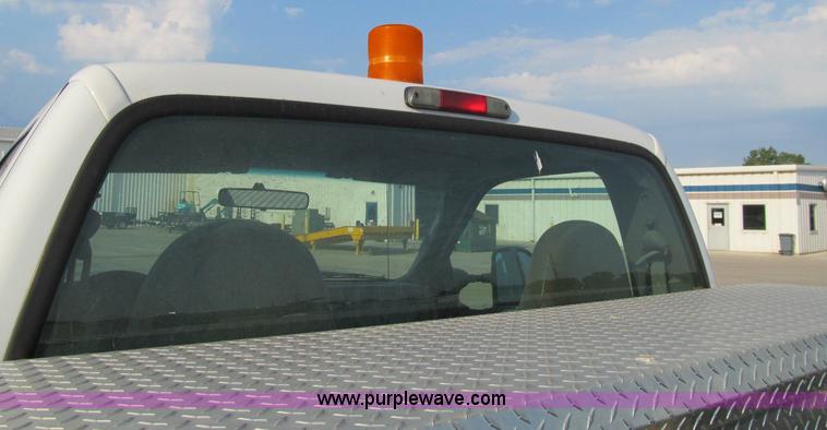 image for item A8409 2005 Ford F350 XL Super Duty pickup truck