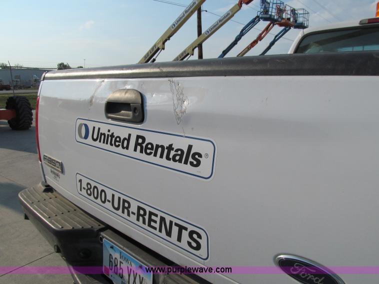 image for item A8409 2005 Ford F350 XL Super Duty pickup truck