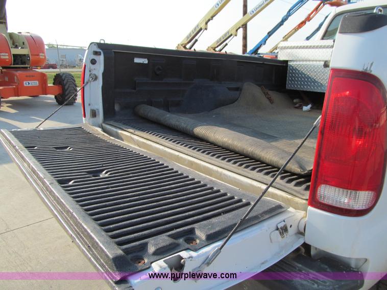 image for item A8409 2005 Ford F350 XL Super Duty pickup truck