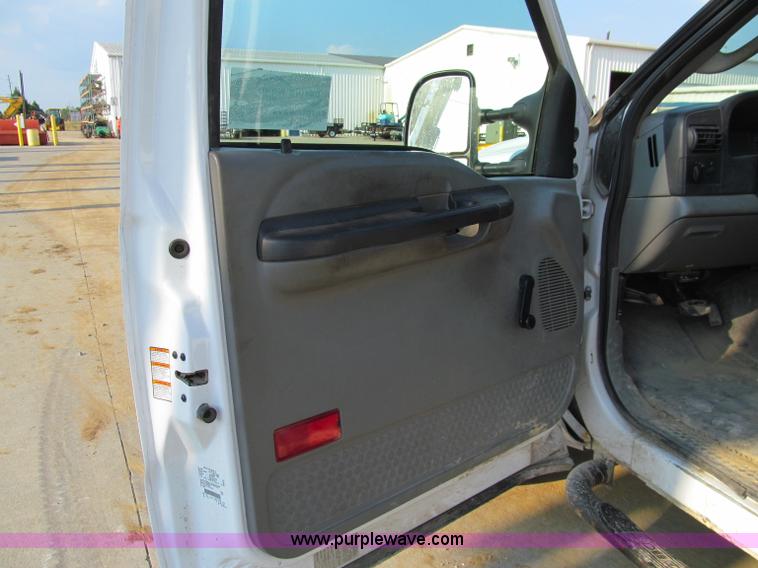 image for item A8409 2005 Ford F350 XL Super Duty pickup truck