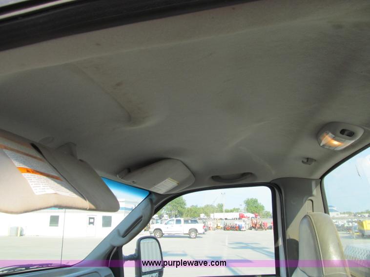 image for item A8409 2005 Ford F350 XL Super Duty pickup truck