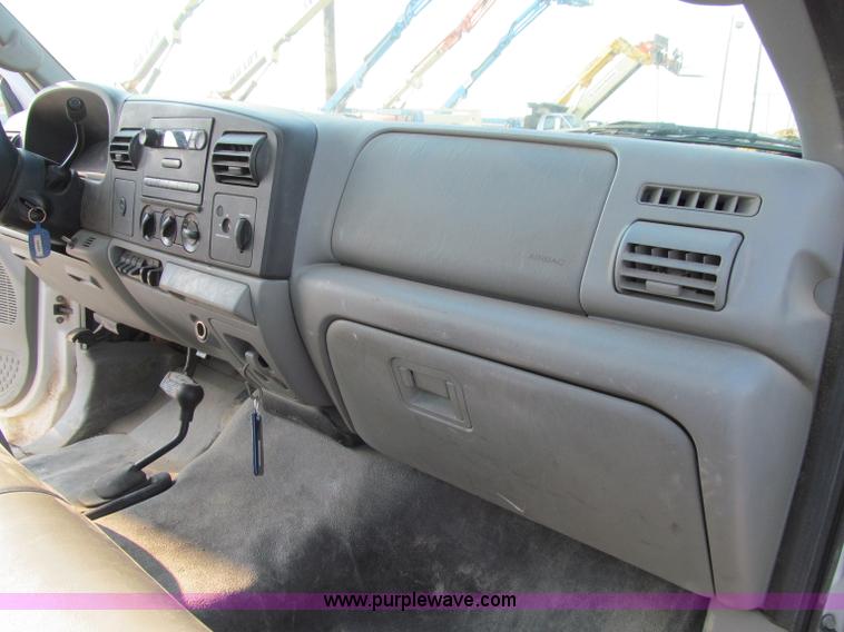 image for item A8409 2005 Ford F350 XL Super Duty pickup truck