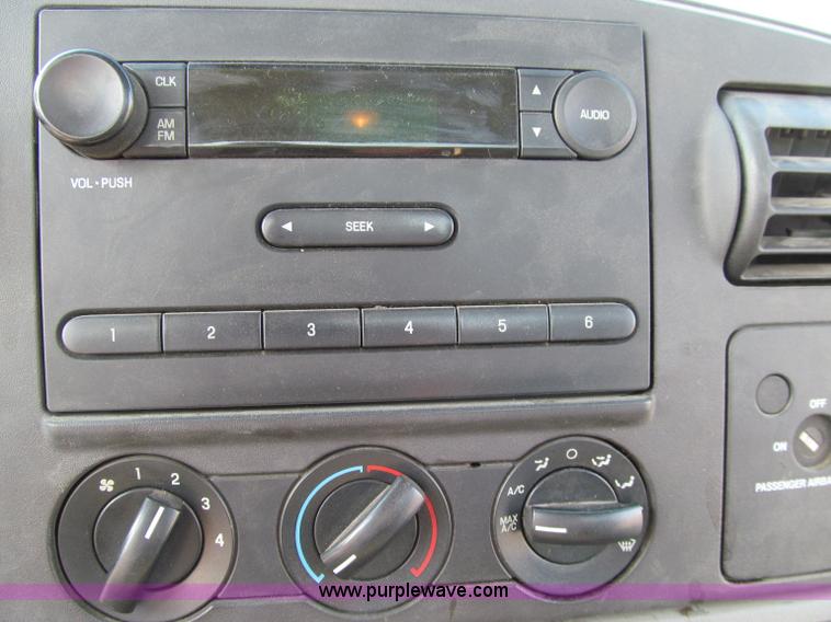 image for item A8409 2005 Ford F350 XL Super Duty pickup truck