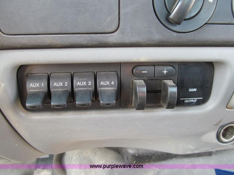 image for item A8409 2005 Ford F350 XL Super Duty pickup truck