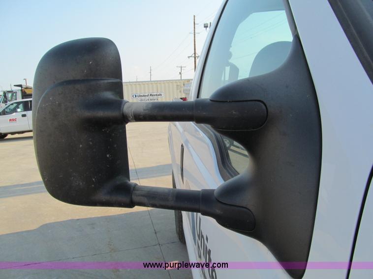 image for item A8409 2005 Ford F350 XL Super Duty pickup truck