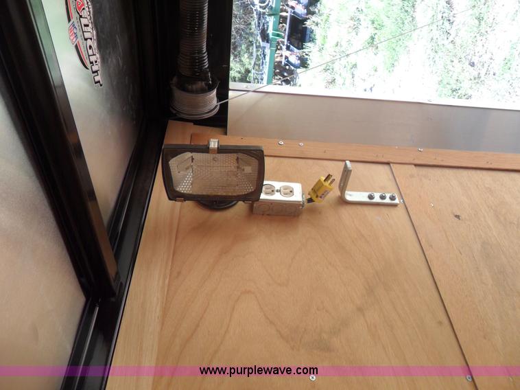 image for item B1318 2009 Haulmark Transport DLX trailer