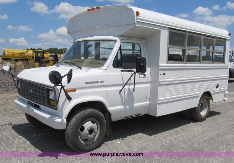 image for item B2739 1989 Ford 350 Econoline school bus