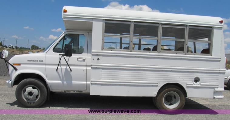image for item B2739 1989 Ford 350 Econoline school bus
