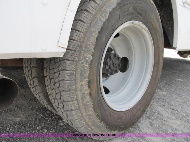 image for item B2739 1989 Ford 350 Econoline school bus