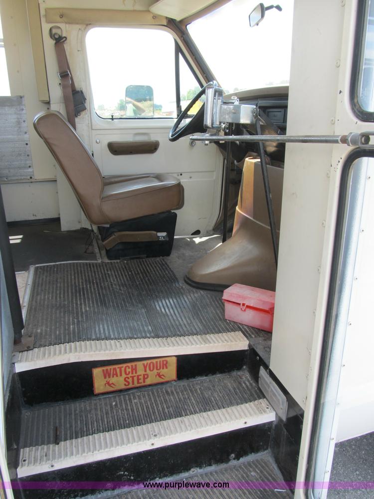 image for item B2739 1989 Ford 350 Econoline school bus